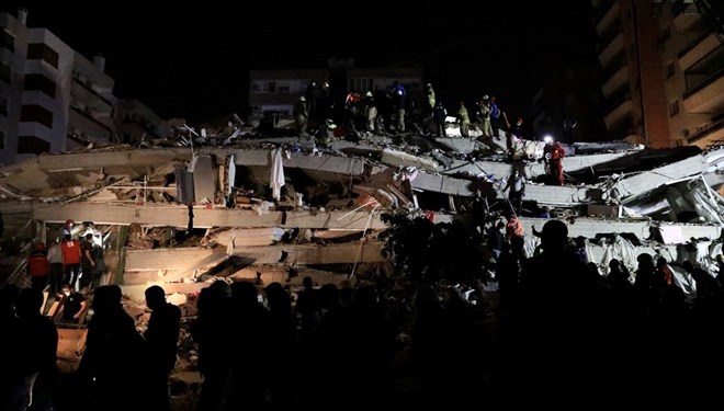 İzmir depreminin İLK BİLANÇOSU: 17 CAN KAYBI, 763 YARALI
