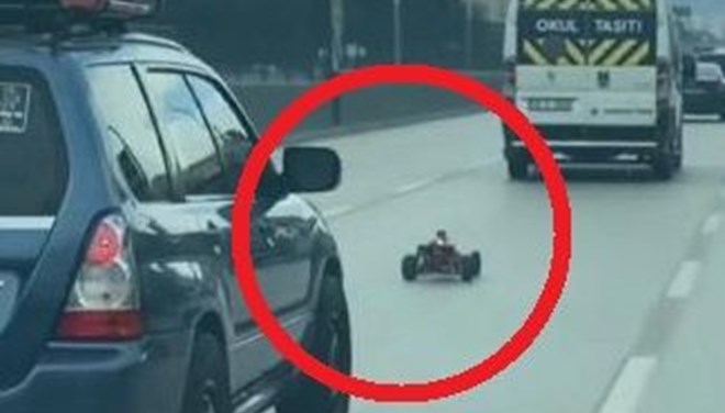 14 bin liralık oyuncakla TRAFİĞİ FELÇ ETTİ!
