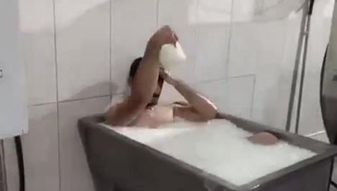 Fabrikada süt banyosu! 2 KLEOPATRA(!) GÖZALTINDA…