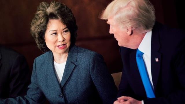 Trump’ın kabinesinden İLK İSTİFA GELDİ